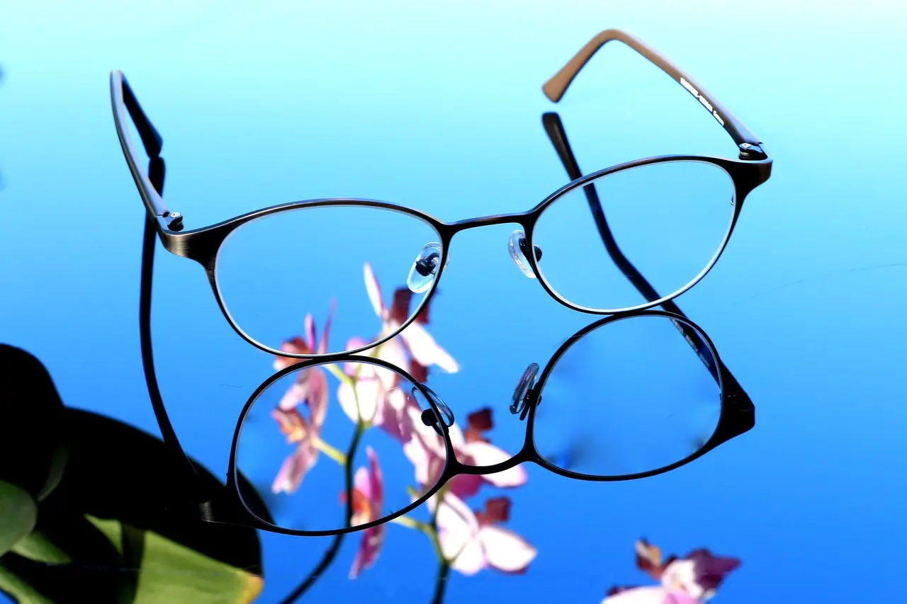 Cu ce se curata ochelarii de vedere in mod corect?